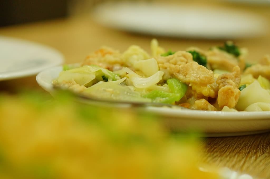 Curry de Poulet Printanier aux Légumes Croquants et Lait de Coco