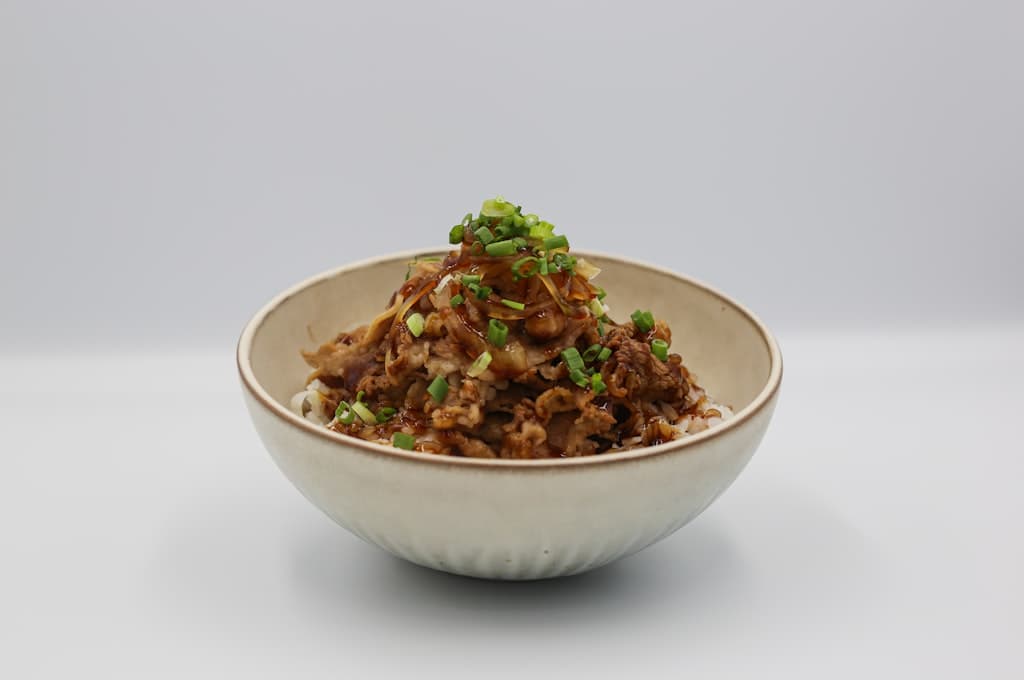 Émincé de Bœuf Sauté aux Légumes Printaniers et Sauce Teriyaki Douce